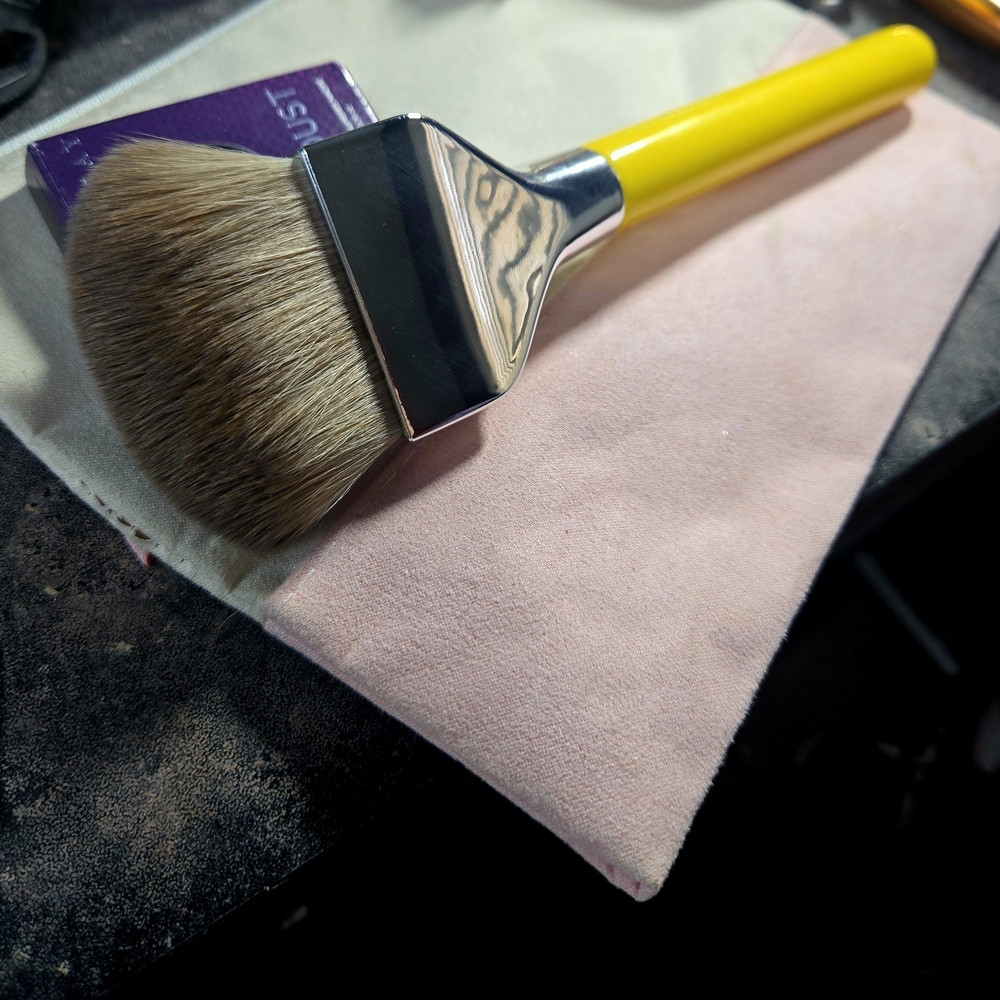 Large Rounded Double Dome Blender Yellow Handle Makeup Brush